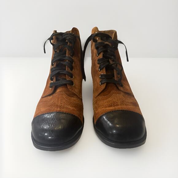 Chanel Suede, Leather Toe, CC Logo, Lace Up Ankle Boots Size 38.5, w/box - Picture 13 of 16